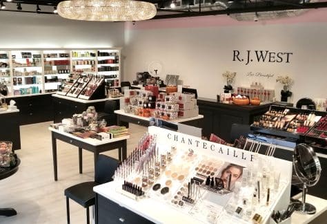 R. J. West Celebrates 21 Years in Huntington Village with Fall Beauty Week